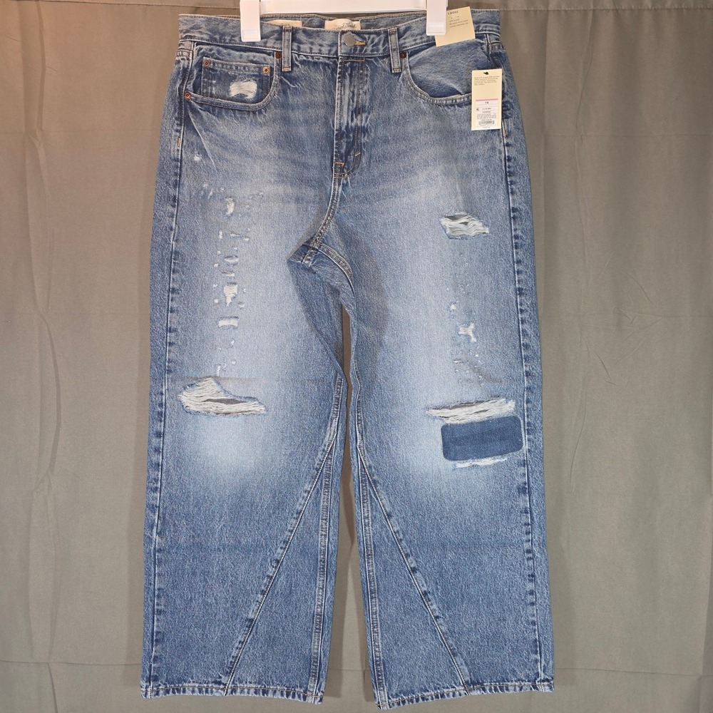 Universal Thread Loose Straight Leg Distressed Jeans Light Wash Size 14 Pakistan